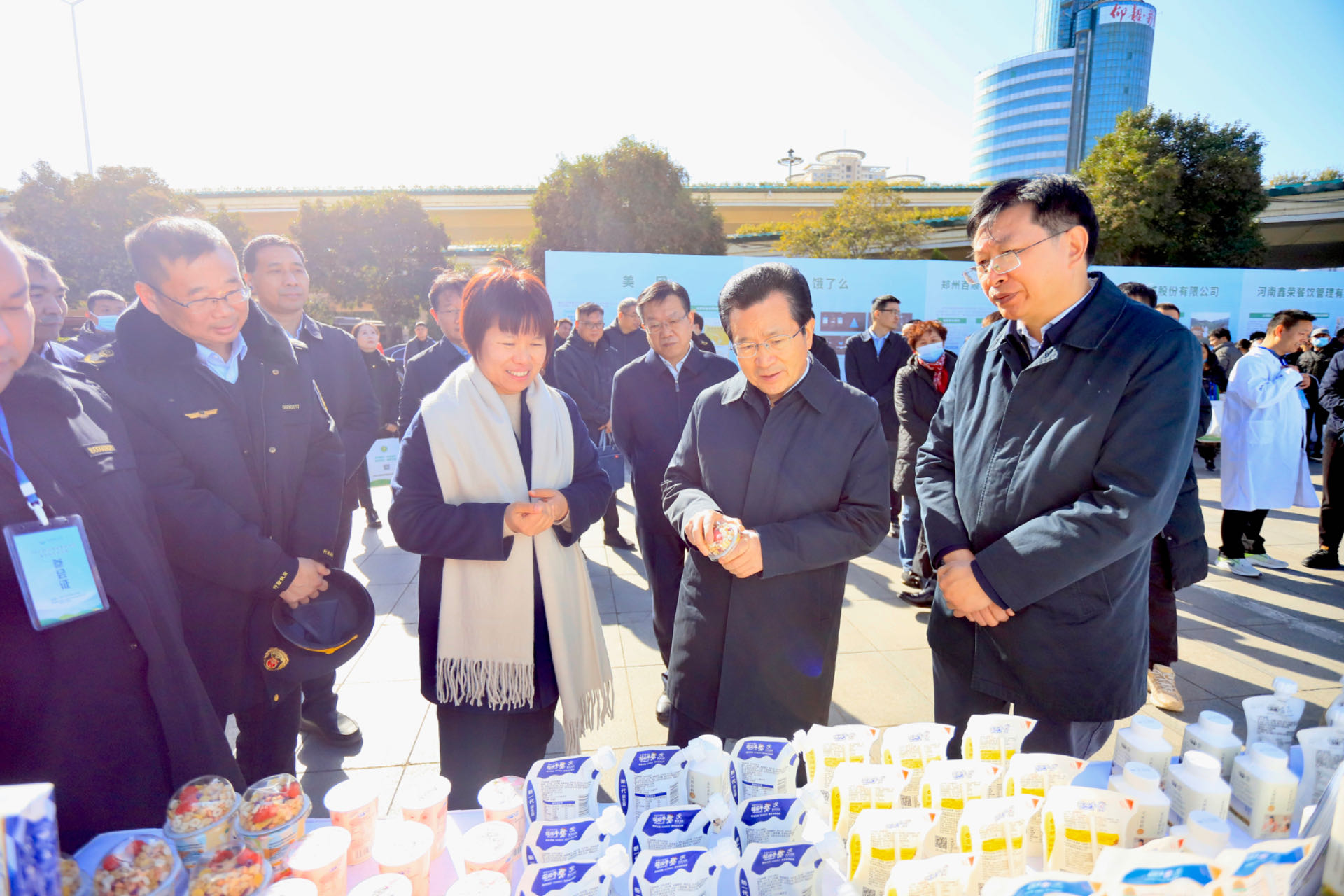 花花牛丨落实食品生产加工企业质量安全主体责任，助力人民群众生活更美好——2023年河南省暨郑州食品安全宣传周启动仪式隆重举行